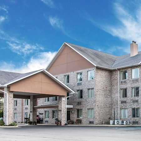 Comfort Inn Whitehall Near Michigan'S Adventure Zewnętrze zdjęcie