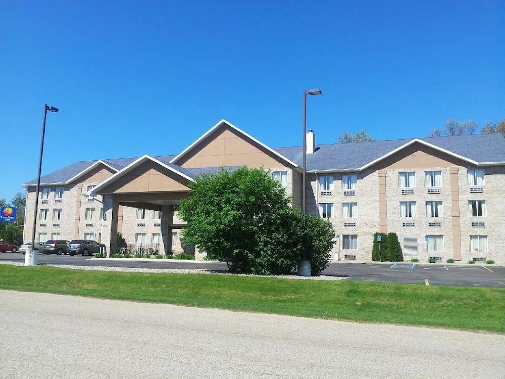 Comfort Inn Whitehall Near Michigan'S Adventure Zewnętrze zdjęcie