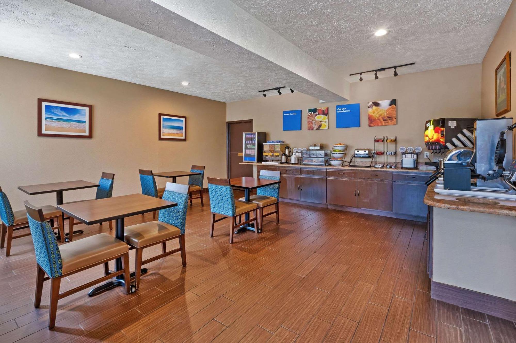 Comfort Inn Whitehall Near Michigan'S Adventure Zewnętrze zdjęcie