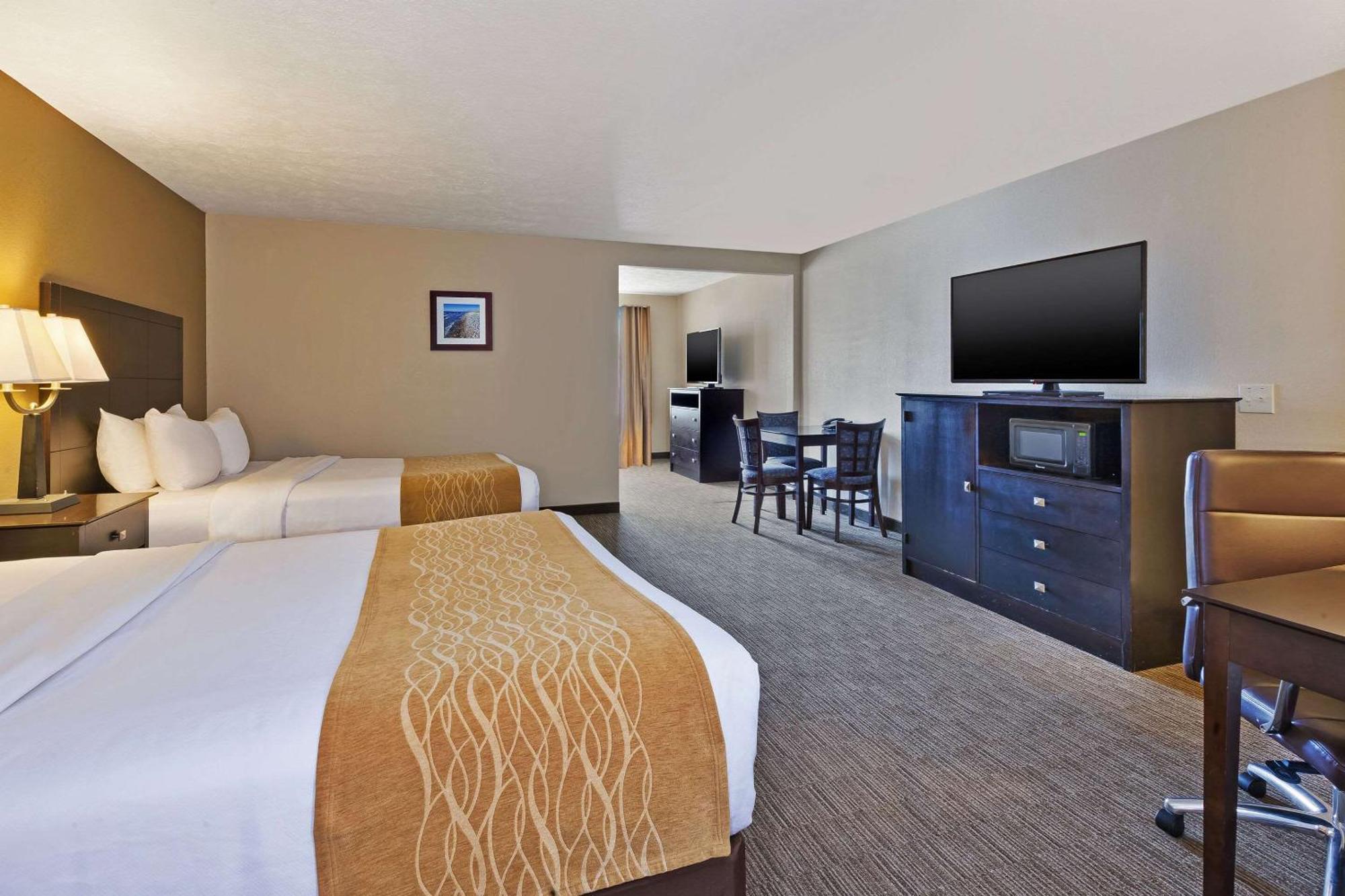 Comfort Inn Whitehall Near Michigan'S Adventure Zewnętrze zdjęcie
