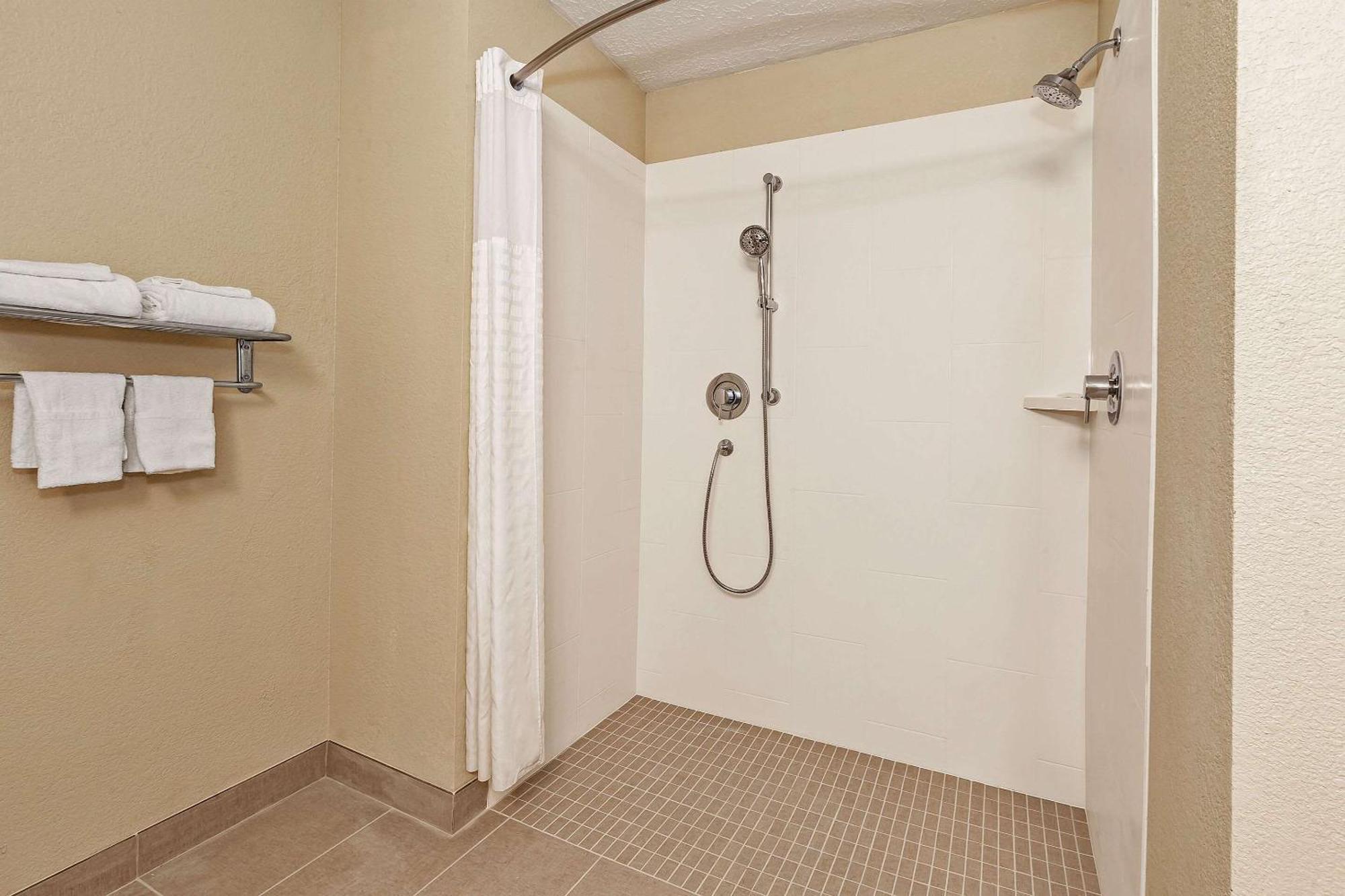 Comfort Inn Whitehall Near Michigan'S Adventure Zewnętrze zdjęcie