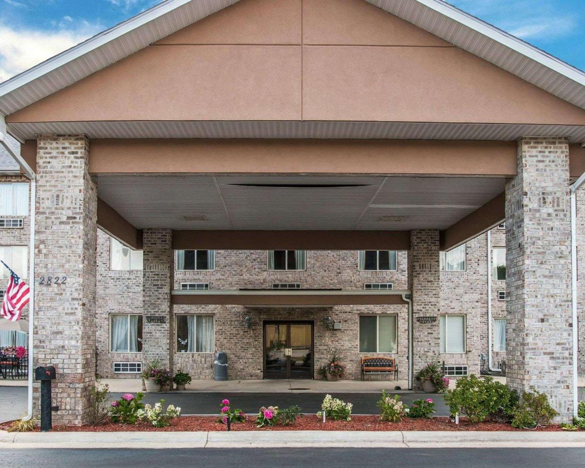 Comfort Inn Whitehall Near Michigan'S Adventure Zewnętrze zdjęcie