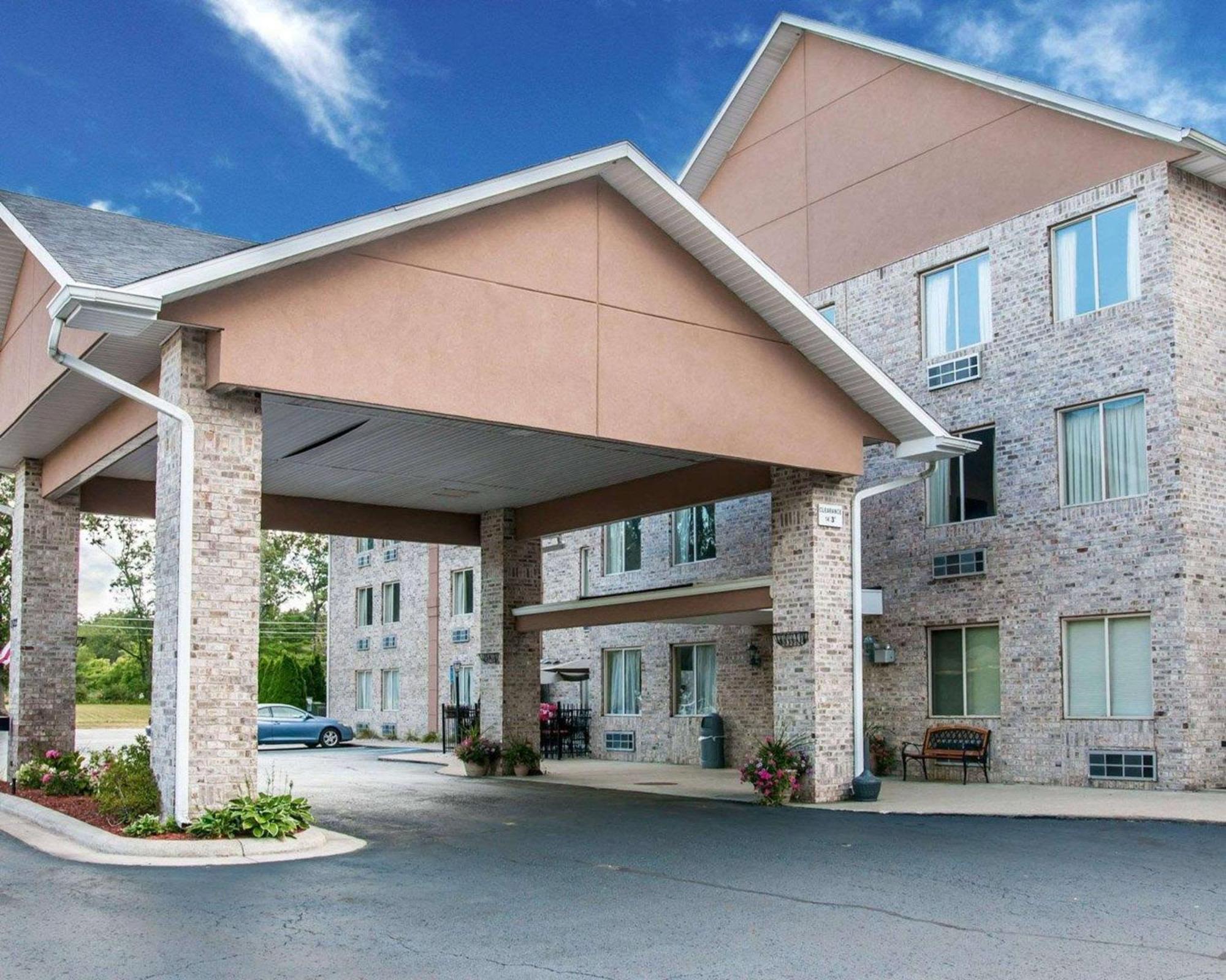Comfort Inn Whitehall Near Michigan'S Adventure Zewnętrze zdjęcie